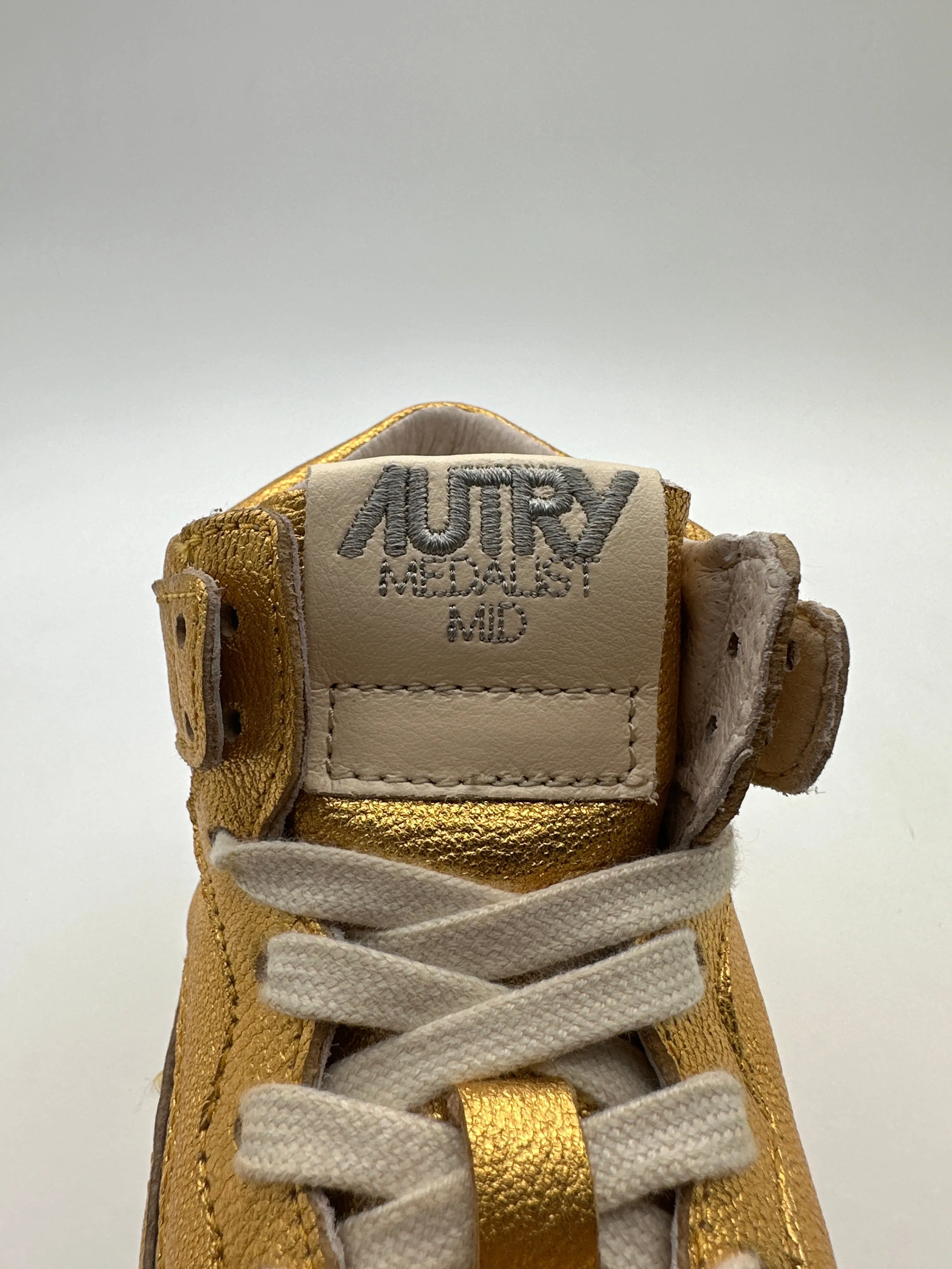 Autry Mid Sneakers