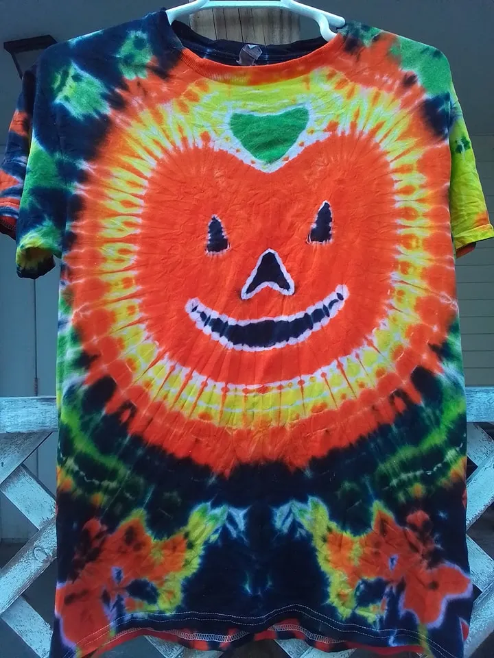 Jack-o-Lantern Tie-Dye!